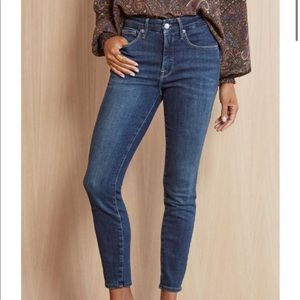 Good American Crop Leg Blue Jeans